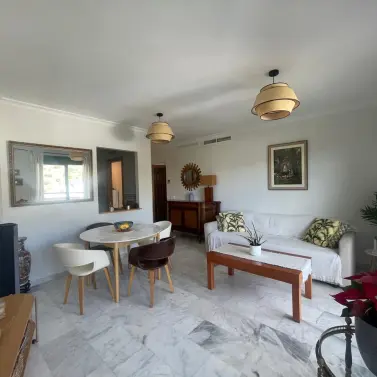 Sale of middle floor apartment in Fuengirola