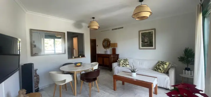 Sale of middle floor apartment in Fuengirola 0