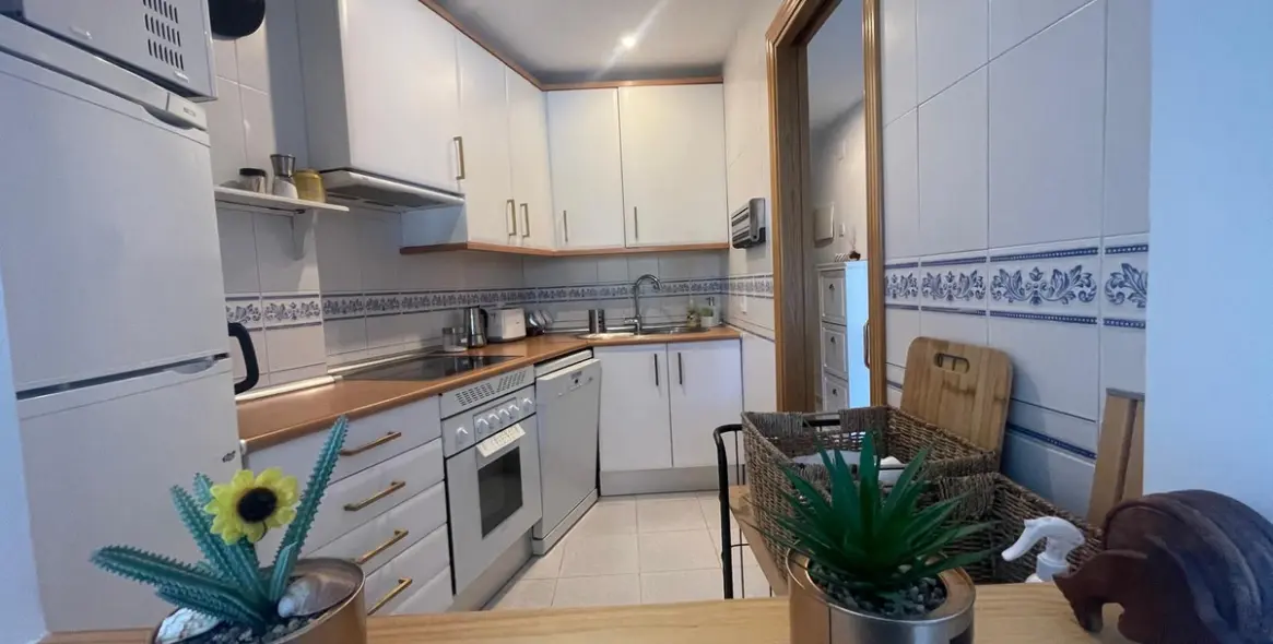 Sale of middle floor apartment in Fuengirola 2