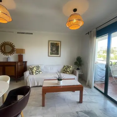 Sale of middle floor apartment in Fuengirola