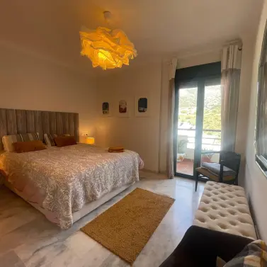 Sale of middle floor apartment in Fuengirola