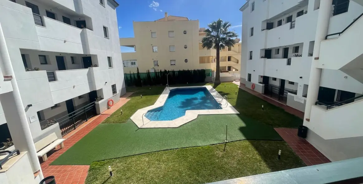 Sale of middle floor apartment in Fuengirola 20