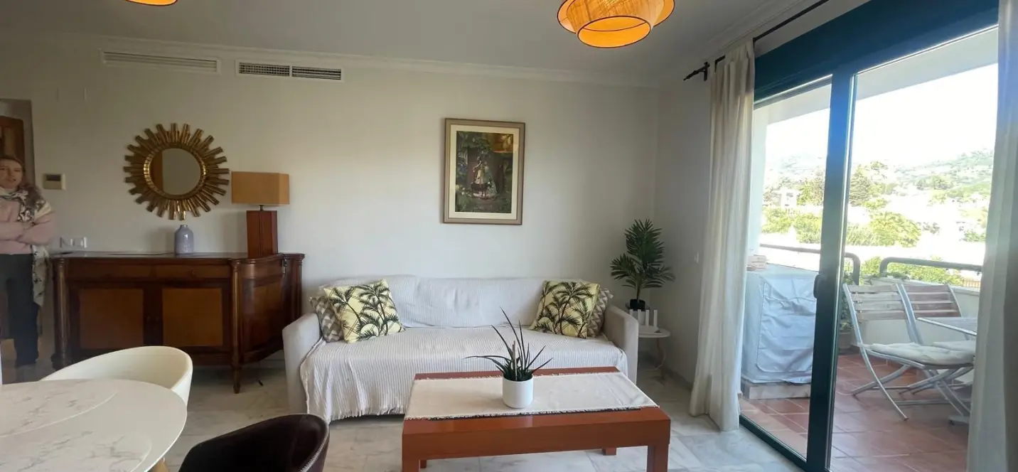Venta de apartamento en planta media en Fuengirola 2