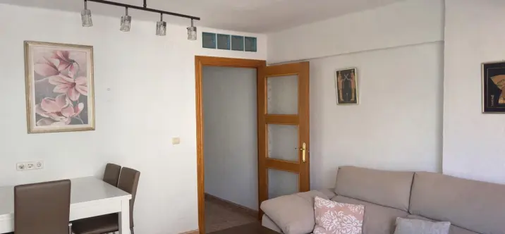 Sale of middle floor apartment in Málaga 2