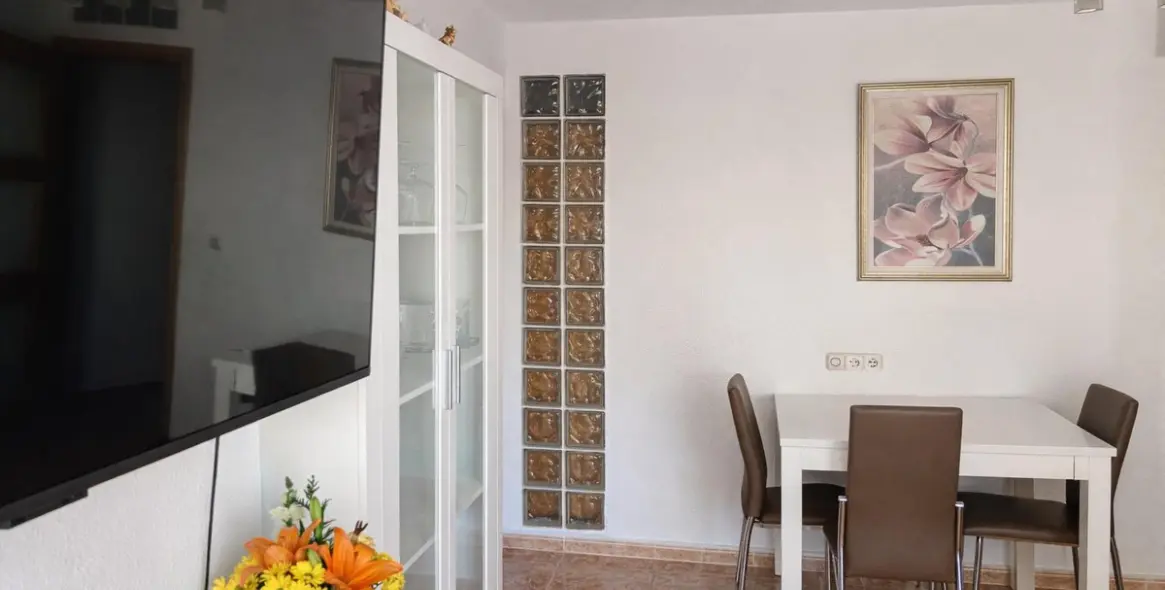 Sale of middle floor apartment in Málaga 4