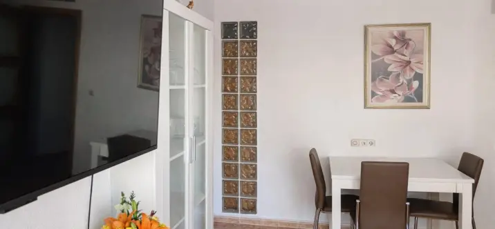 Sale of middle floor apartment in Málaga 3