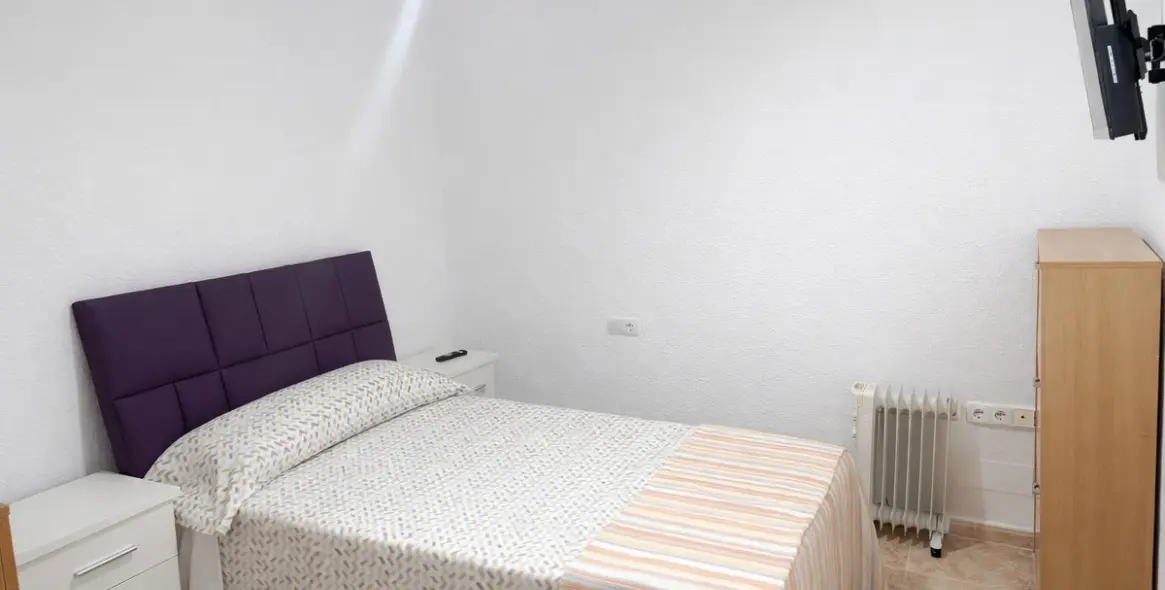 Sale of middle floor apartment in Málaga 11