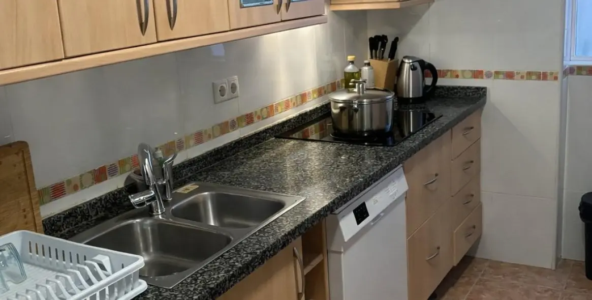 Sale of middle floor apartment in Málaga 15