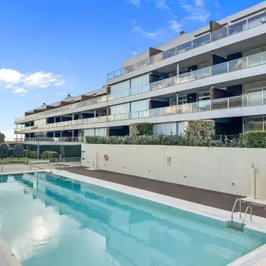 Продажа апартаментов на среднем этаже в Manilva