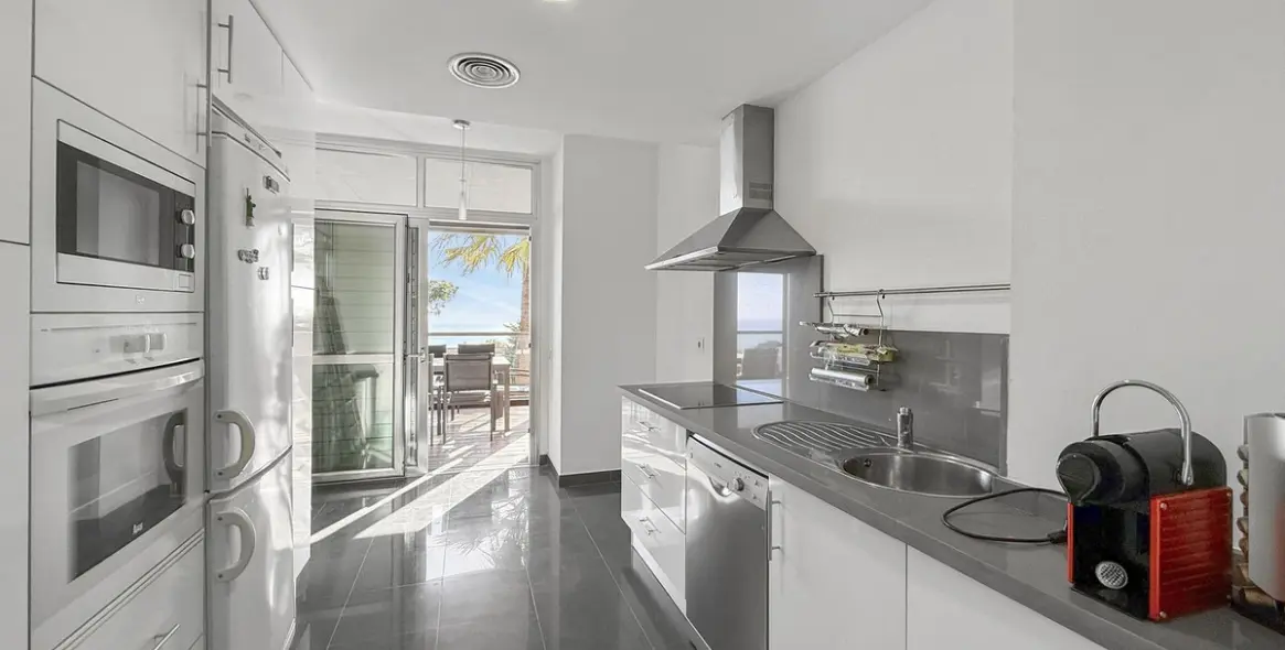 Sale of middle floor apartment in Manilva 23