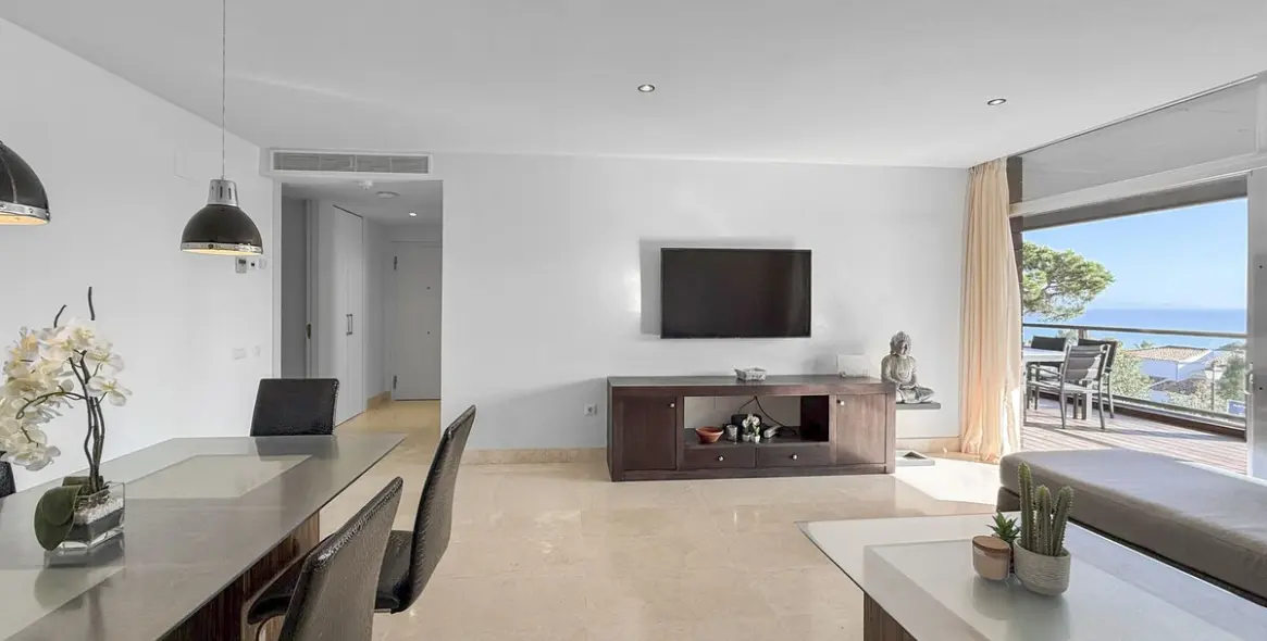 Sale of middle floor apartment in Manilva 26