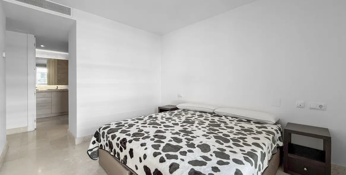 Sale of middle floor apartment in Manilva 32