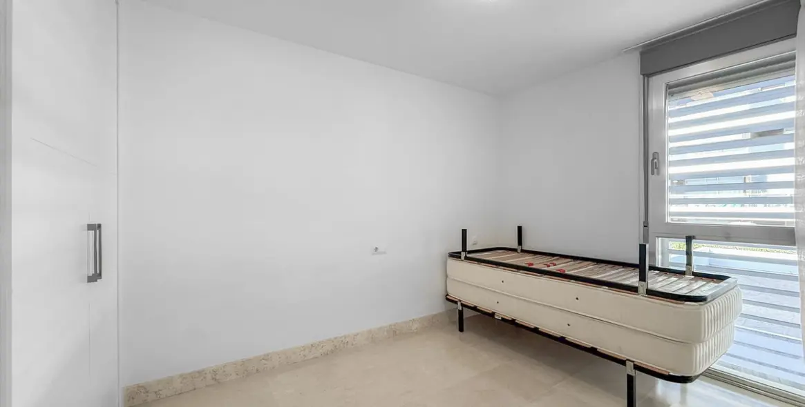 Sale of middle floor apartment in Manilva 45