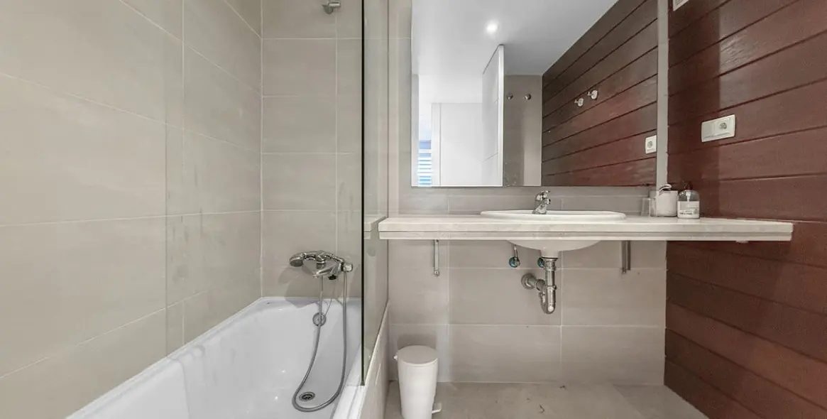 Sale of middle floor apartment in Manilva 46