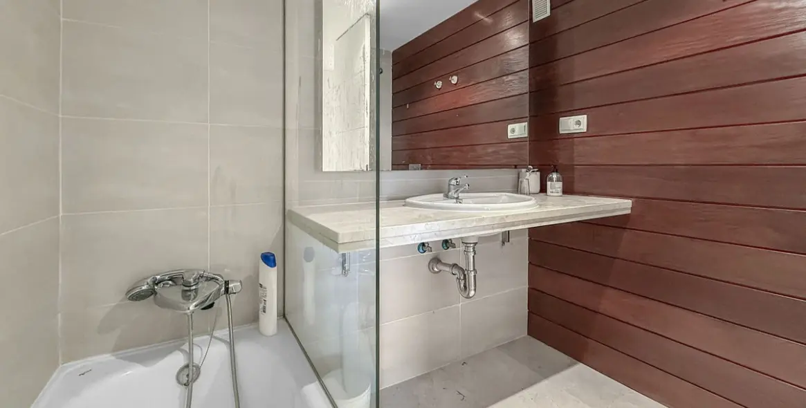 Sale of middle floor apartment in Manilva 47