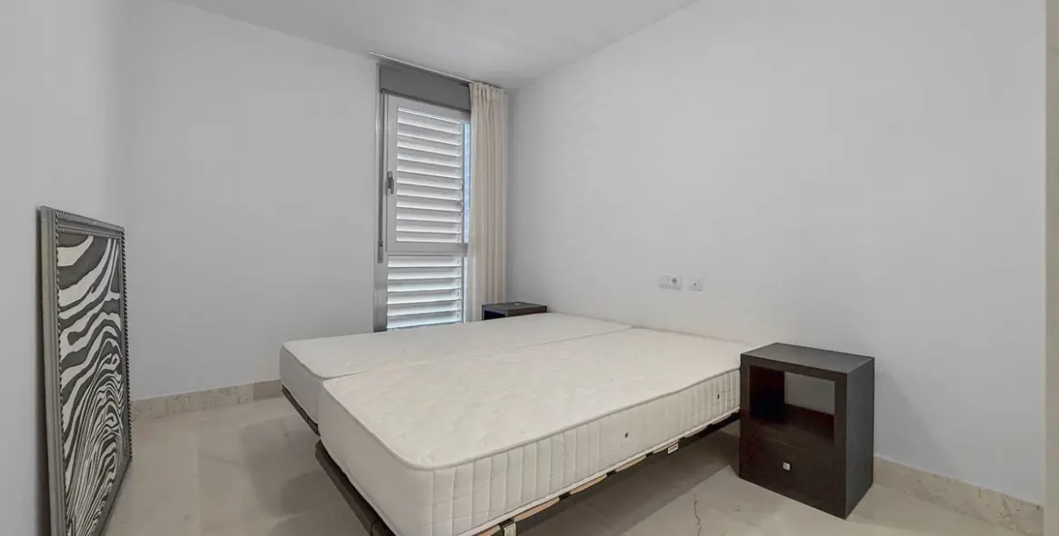 Sale of middle floor apartment in Manilva 48