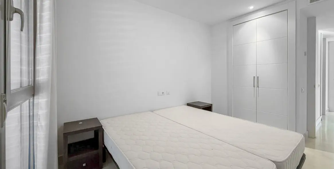 Sale of middle floor apartment in Manilva 49