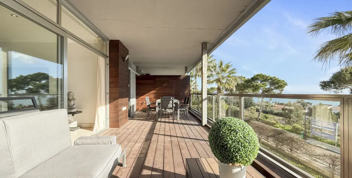 Sale of middle floor apartment in Manilva 53