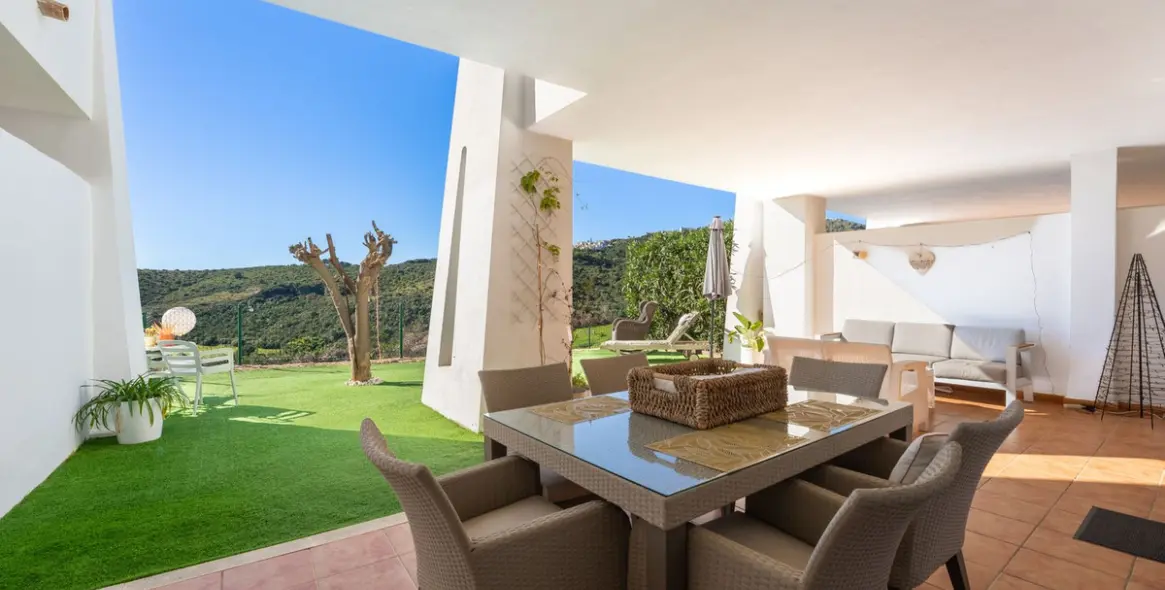 Sale of ground floor apartment in Casares 2