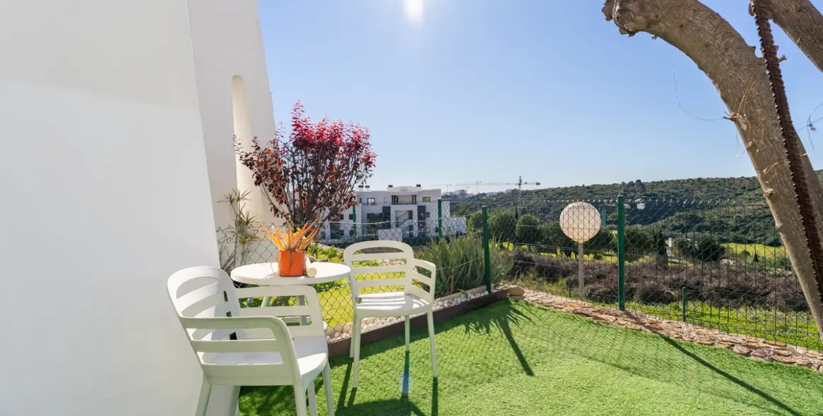 Sale of ground floor apartment in Casares 6