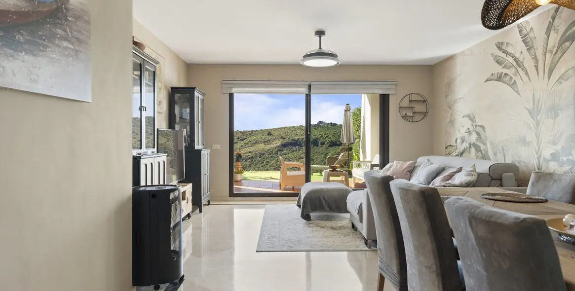 Sale of ground floor apartment in Casares 9