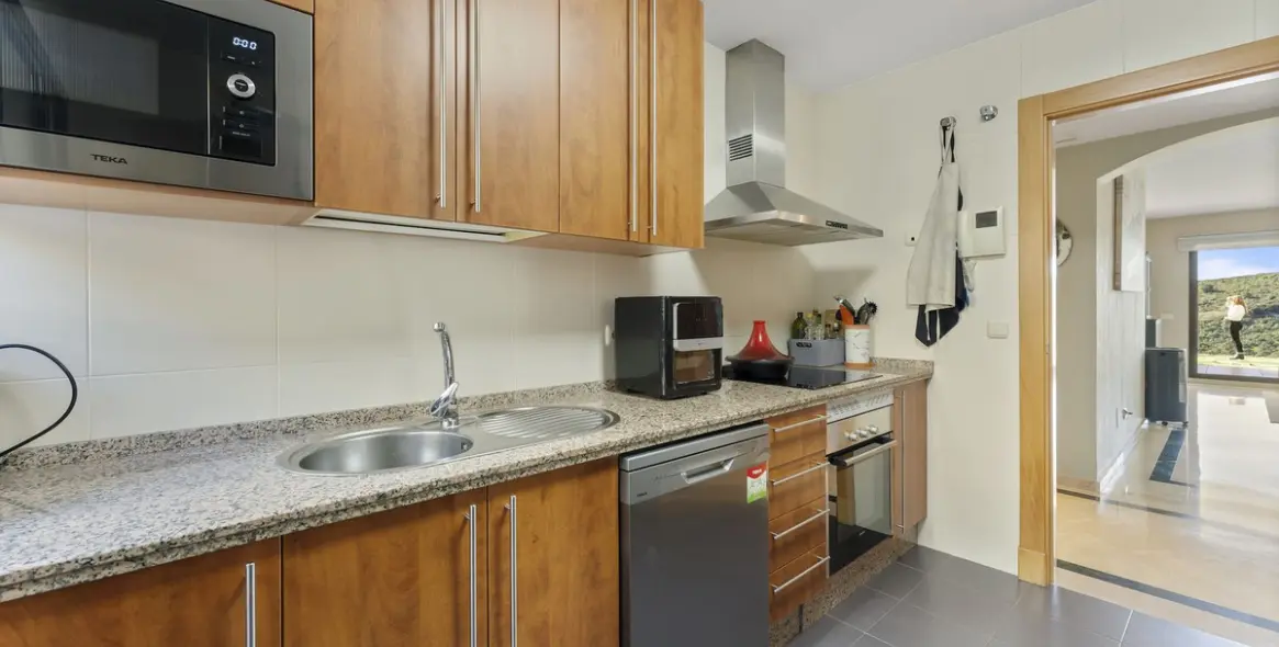 Sale of ground floor apartment in Casares 11