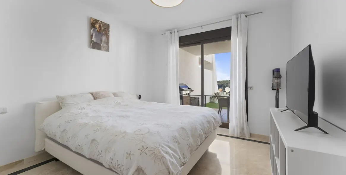 Sale of ground floor apartment in Casares 14