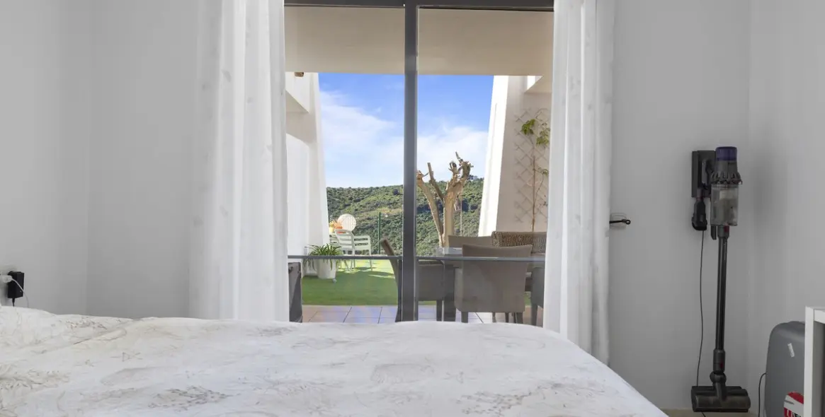 Sale of ground floor apartment in Casares 15