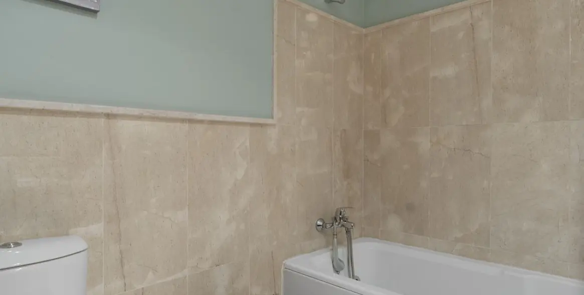 Sale of ground floor apartment in Casares 18