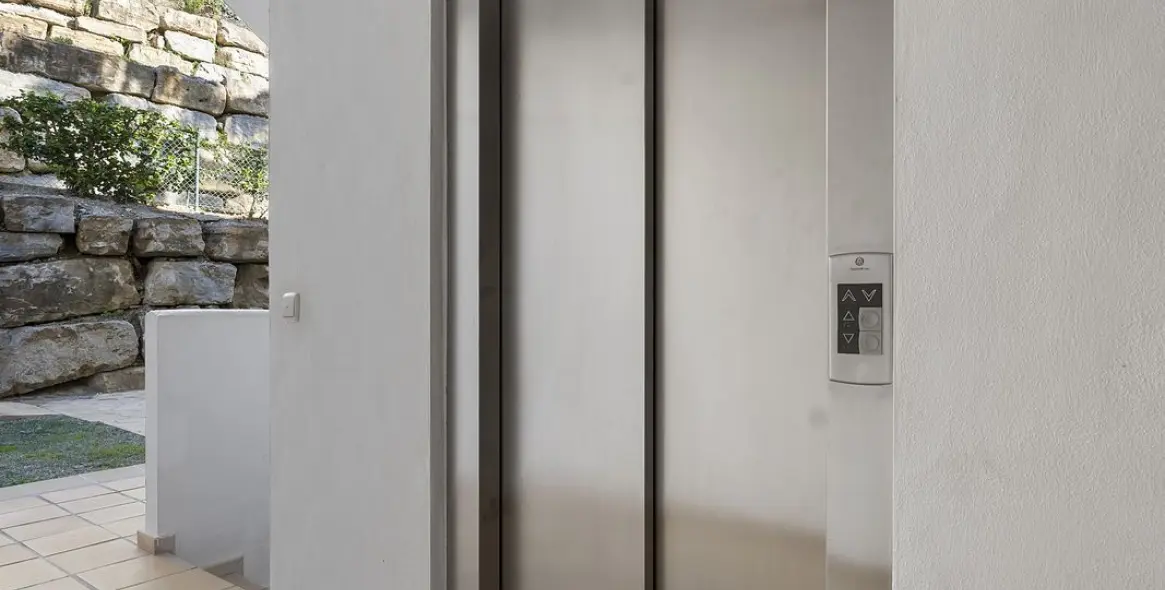 Sale of ground floor apartment in Casares 31