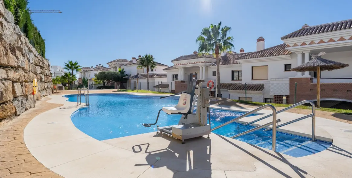 Sale of ground floor apartment in Casares 34