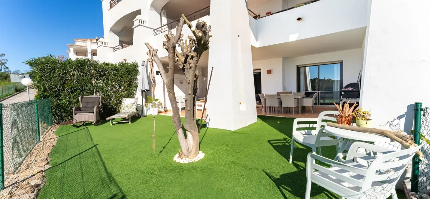 Продажа апартаментов на первом этаже в Casares 1