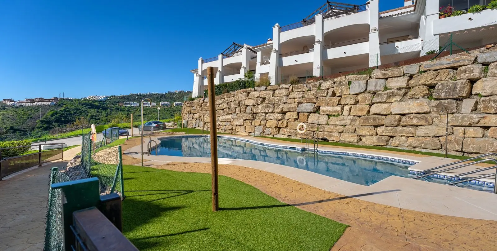 Продажа апартаментов на первом этаже в Casares 32