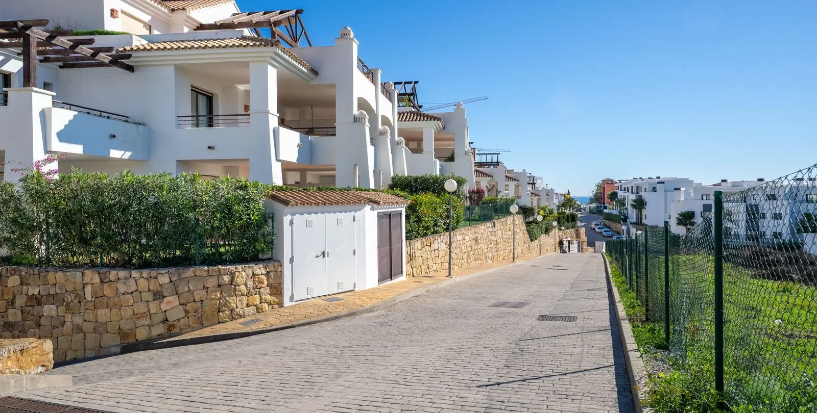 Продажа апартаментов на первом этаже в Casares 35