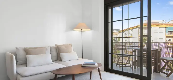 Продажа апартаментов на среднем этаже в Estepona 0