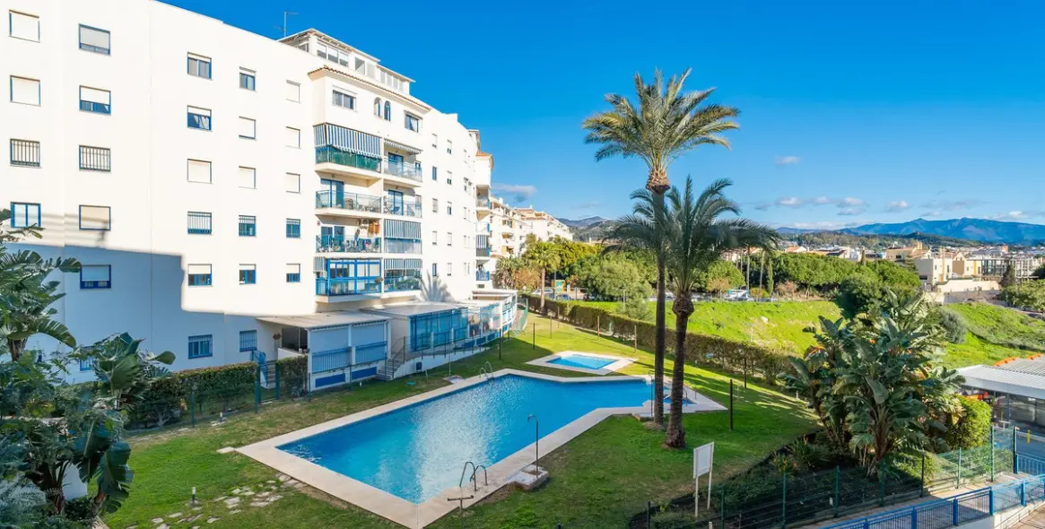 Продажа апартаментов на среднем этаже в Estepona 1