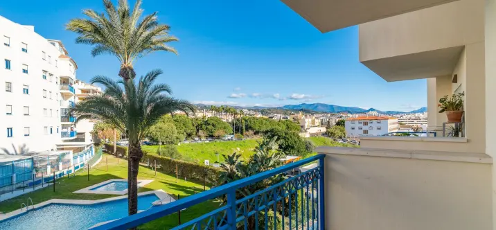 Продажа апартаментов на среднем этаже в Estepona 1