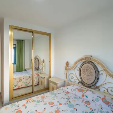 Sale of middle floor apartment in Estepona