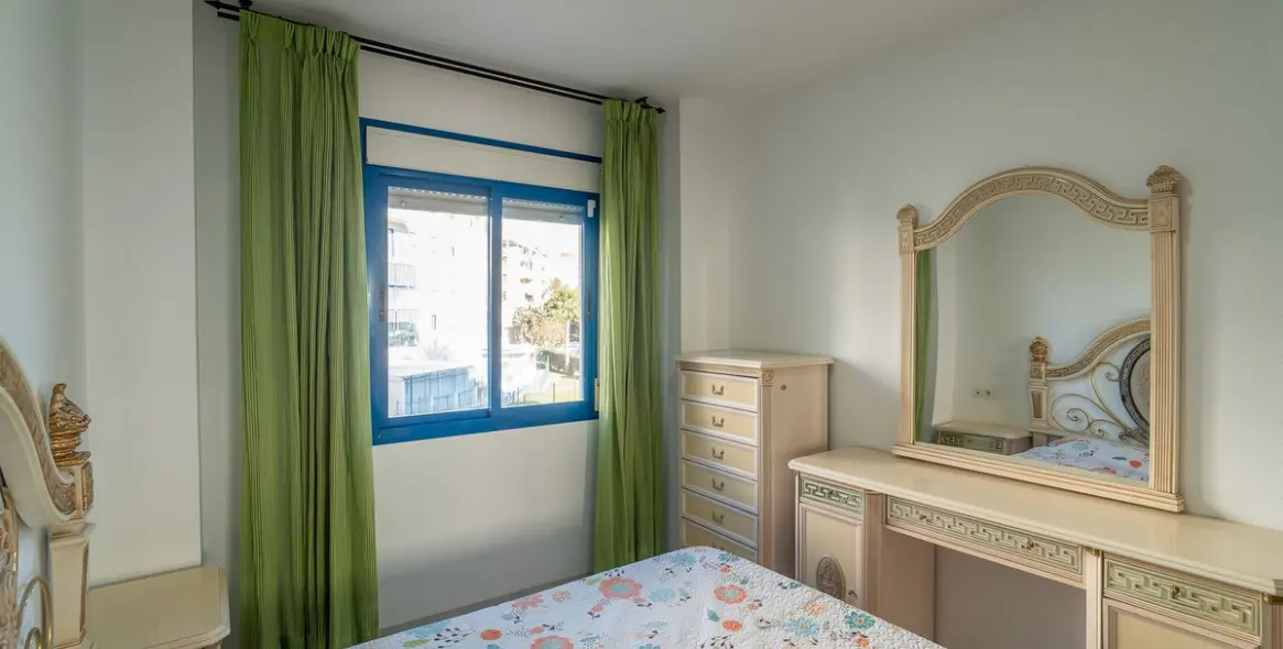 Продажа апартаментов на среднем этаже в Estepona 5