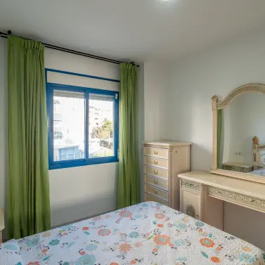 Sale of middle floor apartment in Estepona