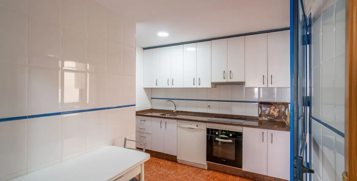 Продажа апартаментов на среднем этаже в Estepona 8