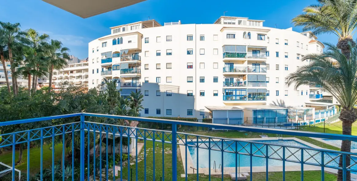 Sale of middle floor apartment in Estepona 27