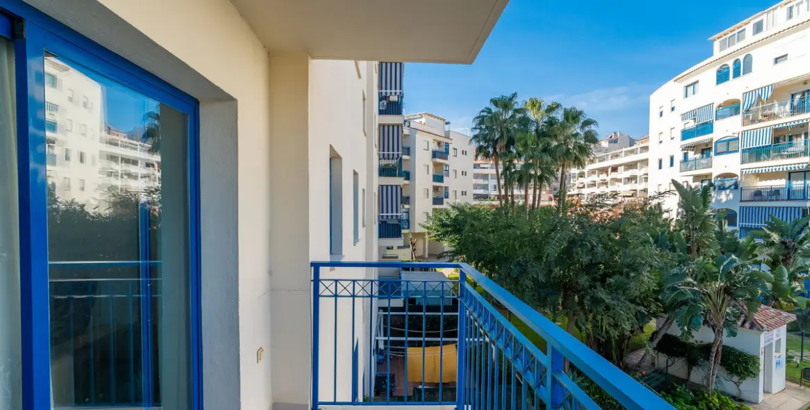 Sale of middle floor apartment in Estepona 31