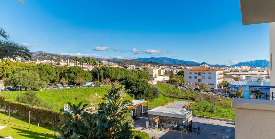 Sale of middle floor apartment in Estepona 32