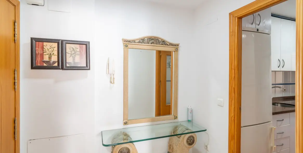 Sale of middle floor apartment in Estepona 35