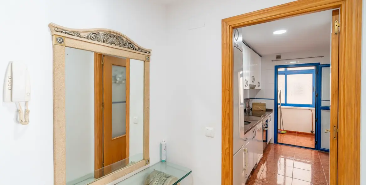 Sale of middle floor apartment in Estepona 36