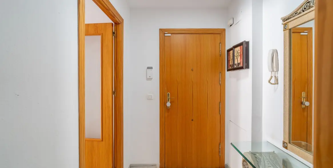 Sale of middle floor apartment in Estepona 37