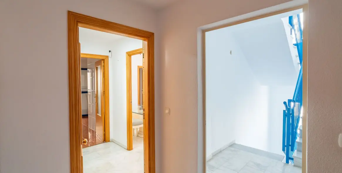 Sale of middle floor apartment in Estepona 39