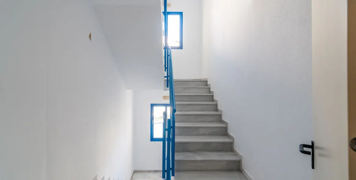 Sale of middle floor apartment in Estepona 40