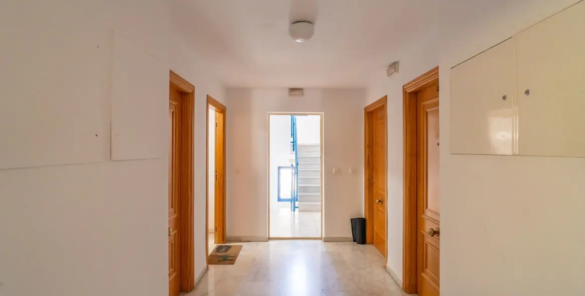 Sale of middle floor apartment in Estepona 43